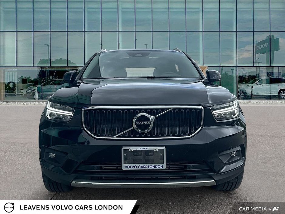 2021 Volvo XC40 MOMENTUM-1