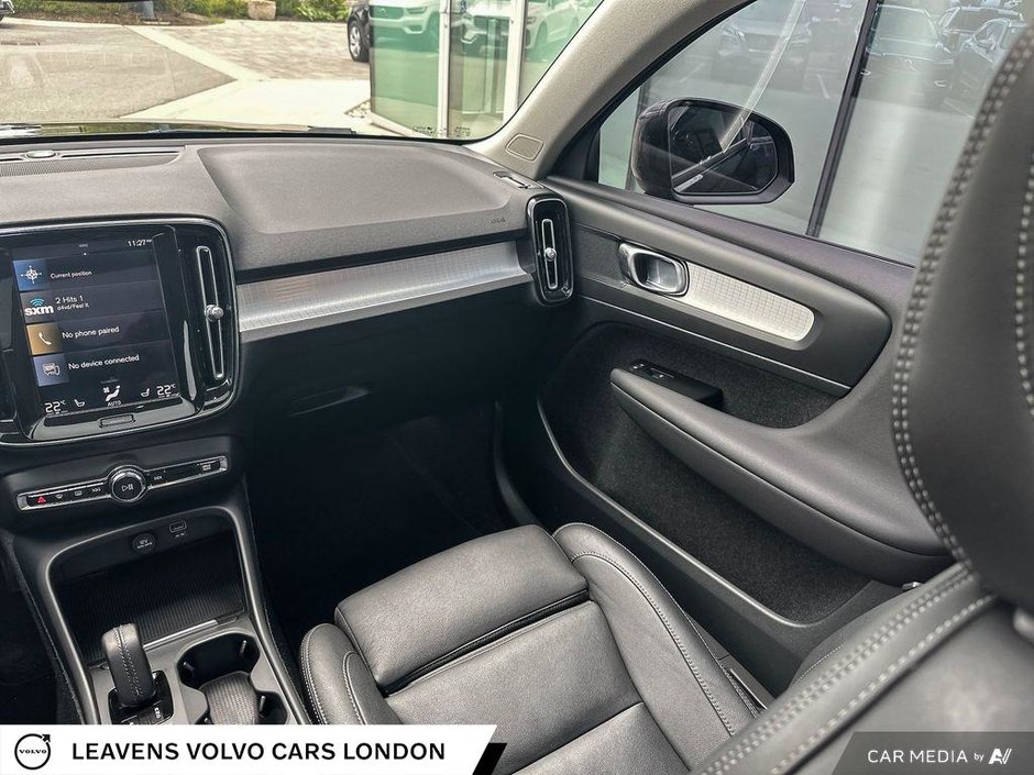 2021 Volvo XC40 MOMENTUM-24