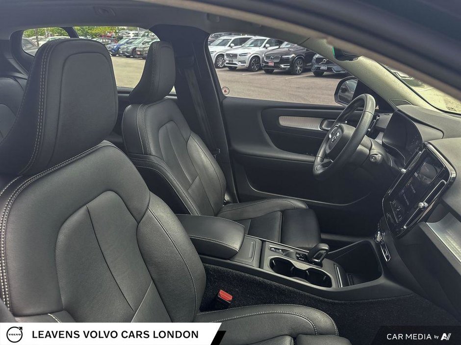 2021 Volvo XC40 MOMENTUM-21
