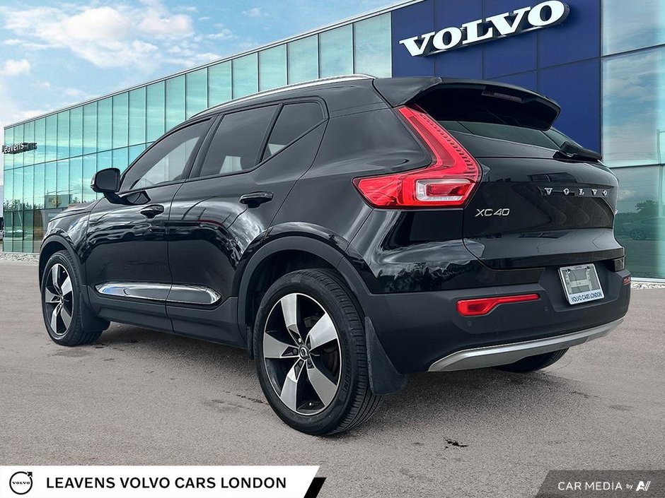 2021 Volvo XC40 MOMENTUM-3