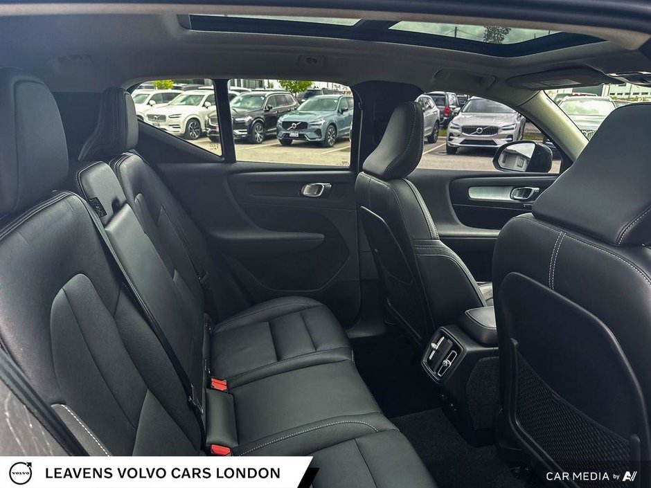 2021 Volvo XC40 MOMENTUM-22