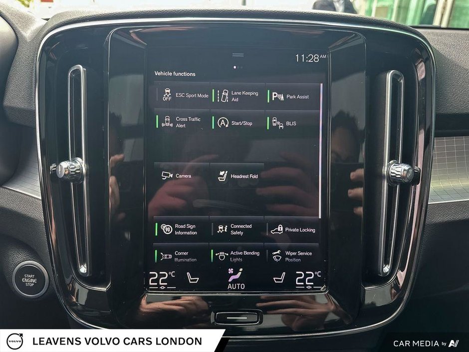 2021 Volvo XC40 MOMENTUM-29