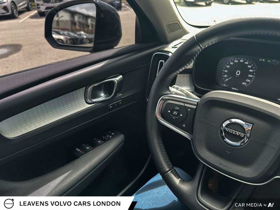 2021 Volvo XC40 MOMENTUM-16