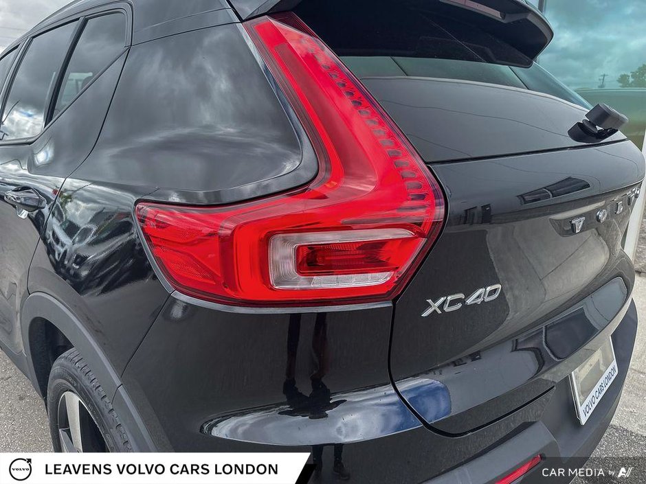 2021 Volvo XC40 MOMENTUM-10