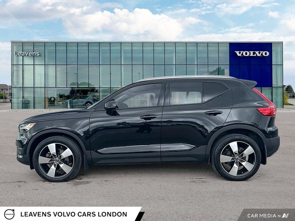 2021 Volvo XC40 MOMENTUM-2