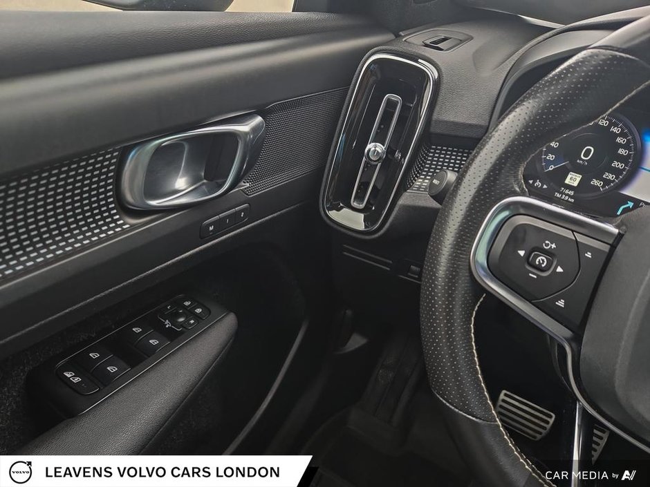 2021 Volvo XC40 R-DESIGN-16