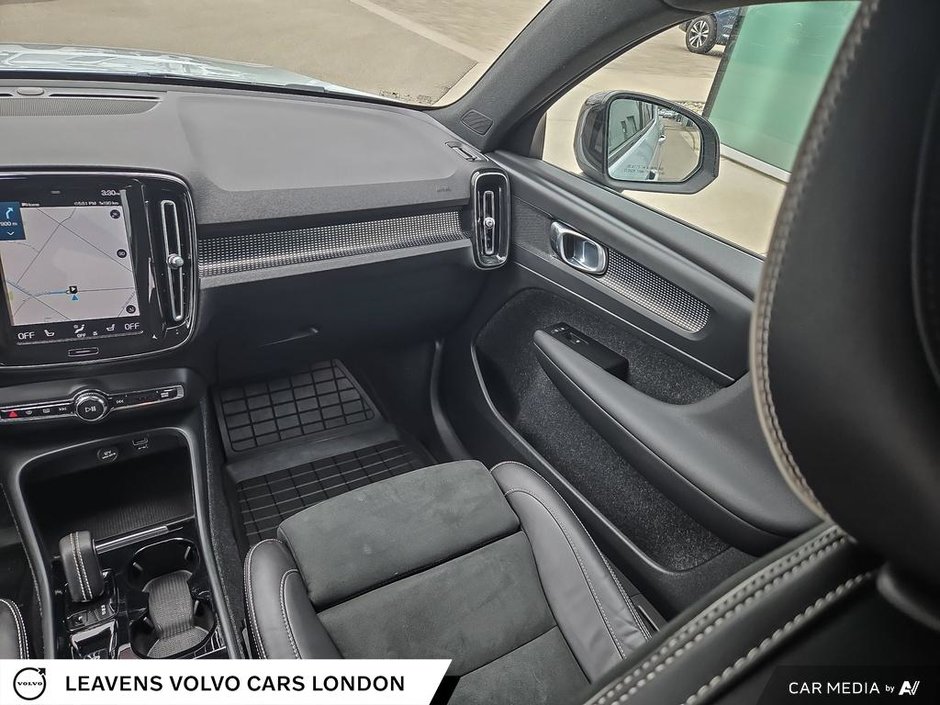 2021 Volvo XC40 R-DESIGN-24