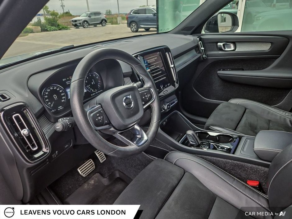 2021 Volvo XC40 R-DESIGN-12