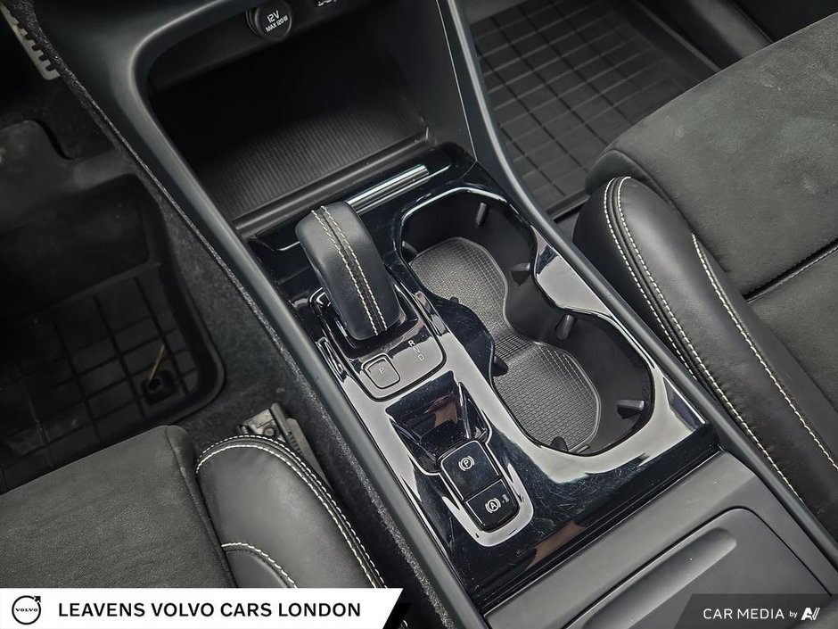 2021 Volvo XC40 R-DESIGN-17