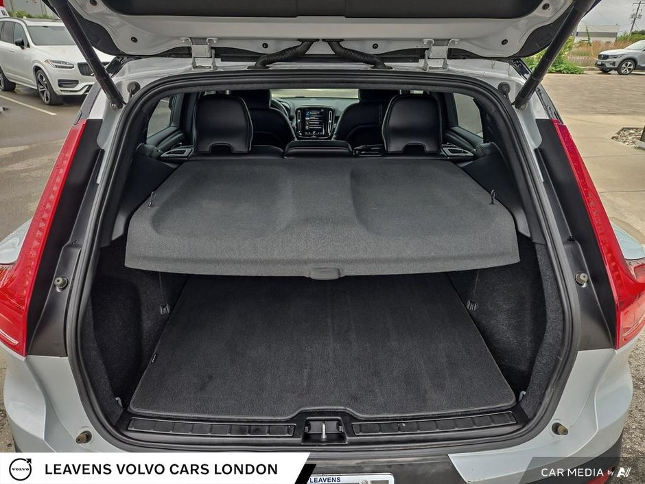 2021 Volvo XC40 R-DESIGN-11