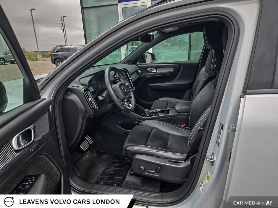 2021 Volvo XC40 R-DESIGN-25