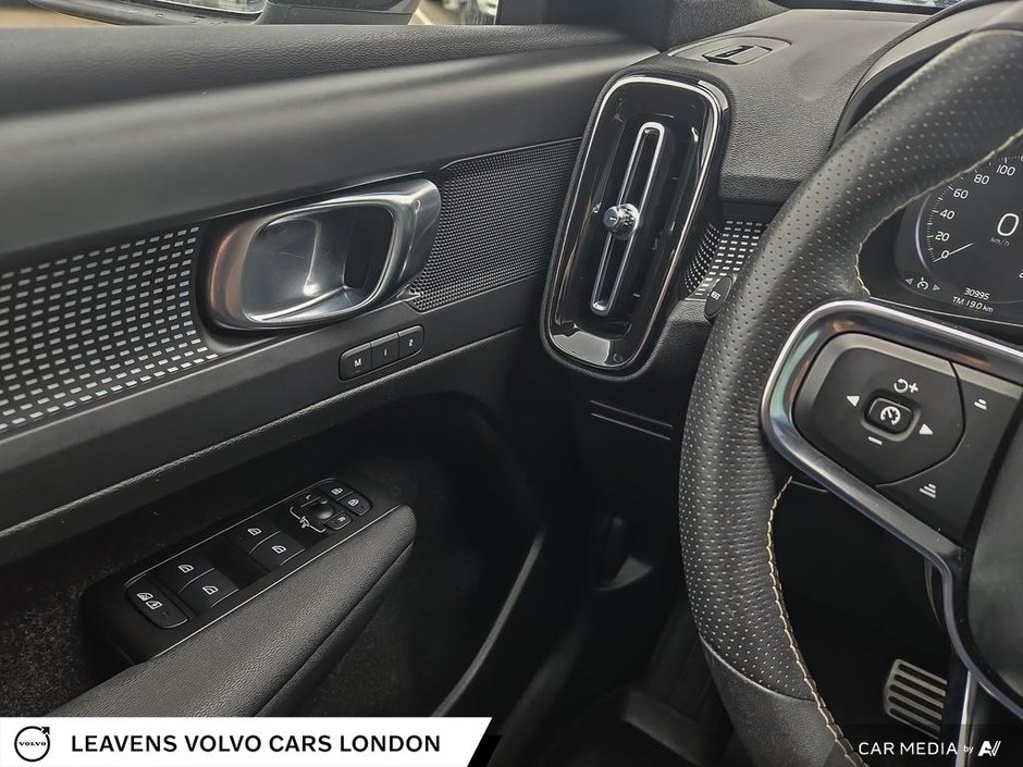 2021 Volvo XC40 R-DESIGN-16