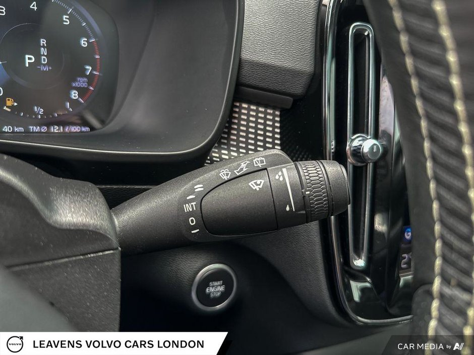 2021 Volvo XC40 R-DESIGN-29