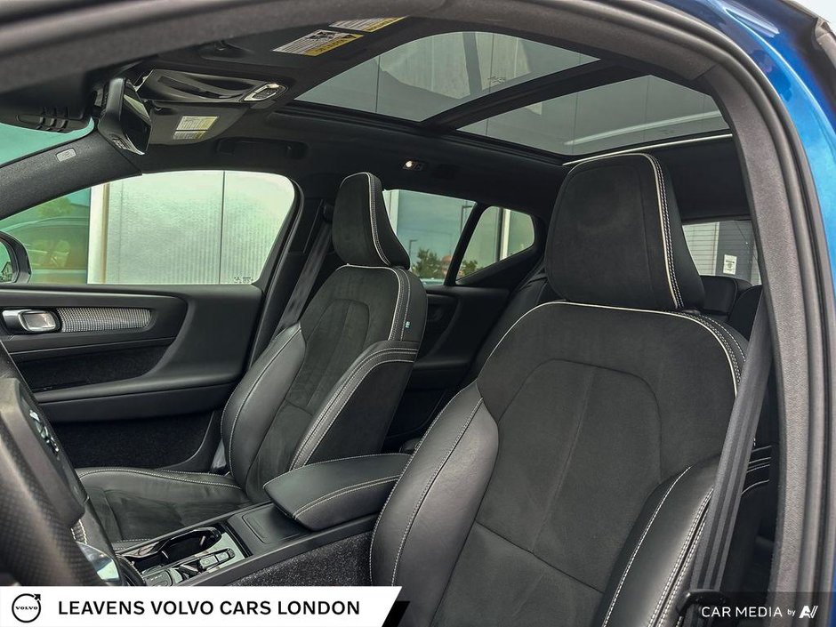 2021 Volvo XC40 R-DESIGN-25
