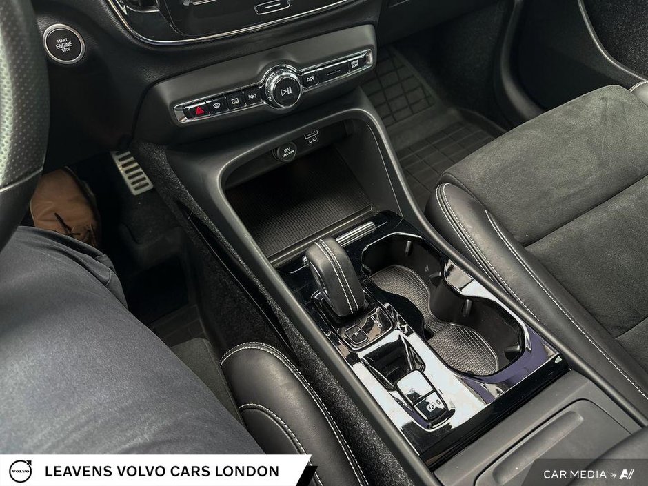 2021 Volvo XC40 R-DESIGN-17