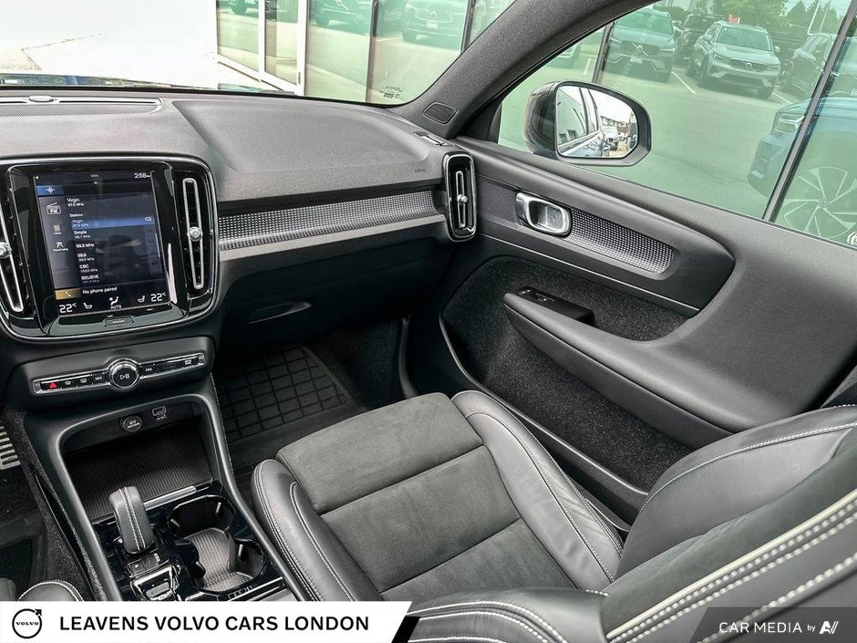 2021 Volvo XC40 R-DESIGN-24