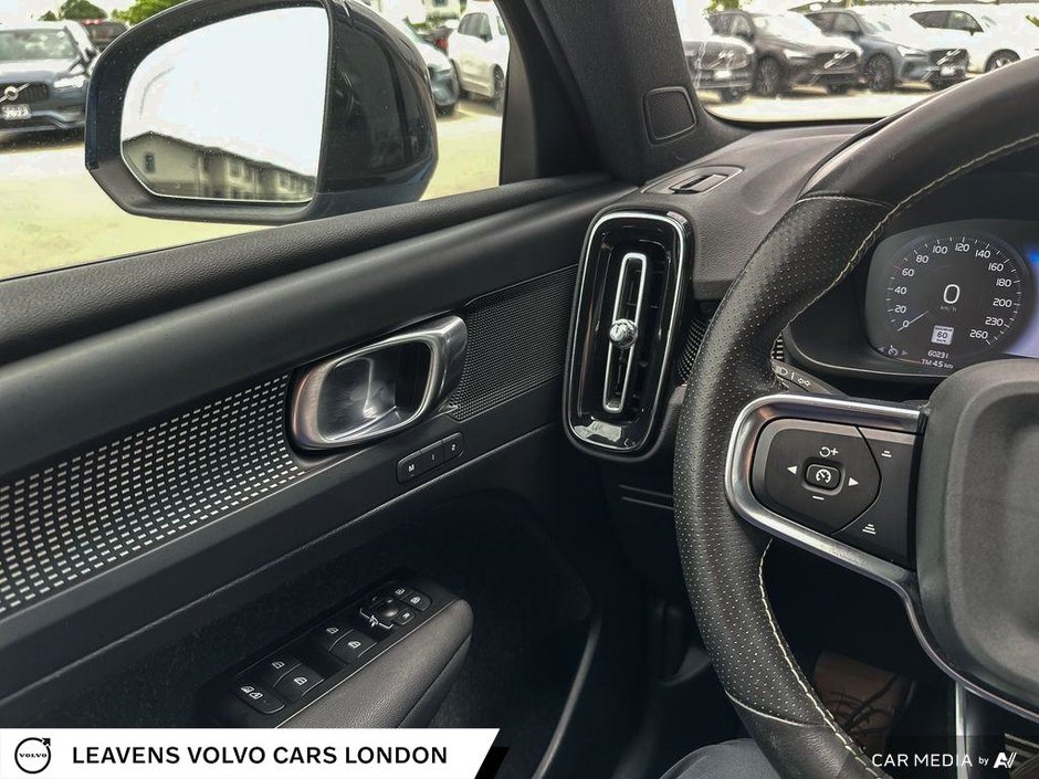 2021 Volvo XC40 R-DESIGN-16