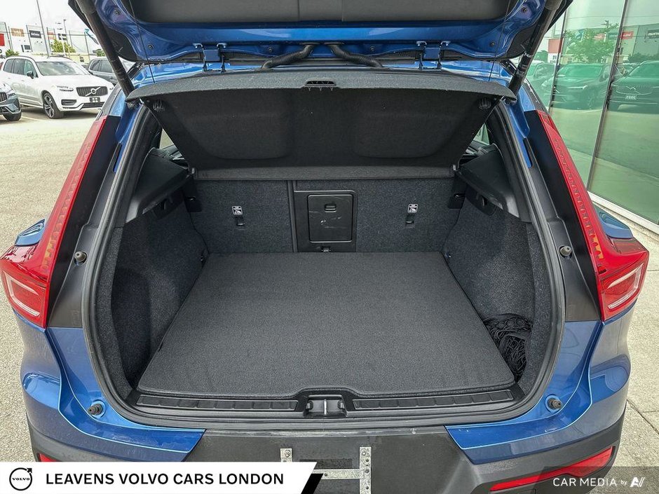 2021 Volvo XC40 R-DESIGN-11