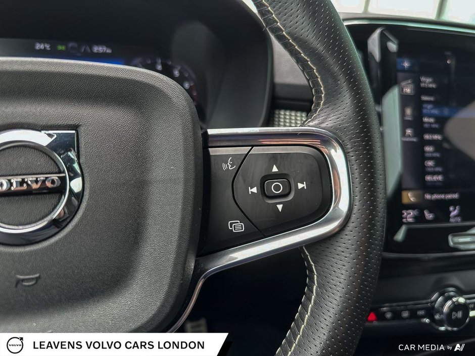 2021 Volvo XC40 R-DESIGN-15