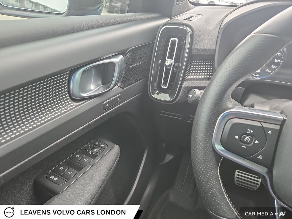 2021 Volvo XC40 R-DESIGN-16
