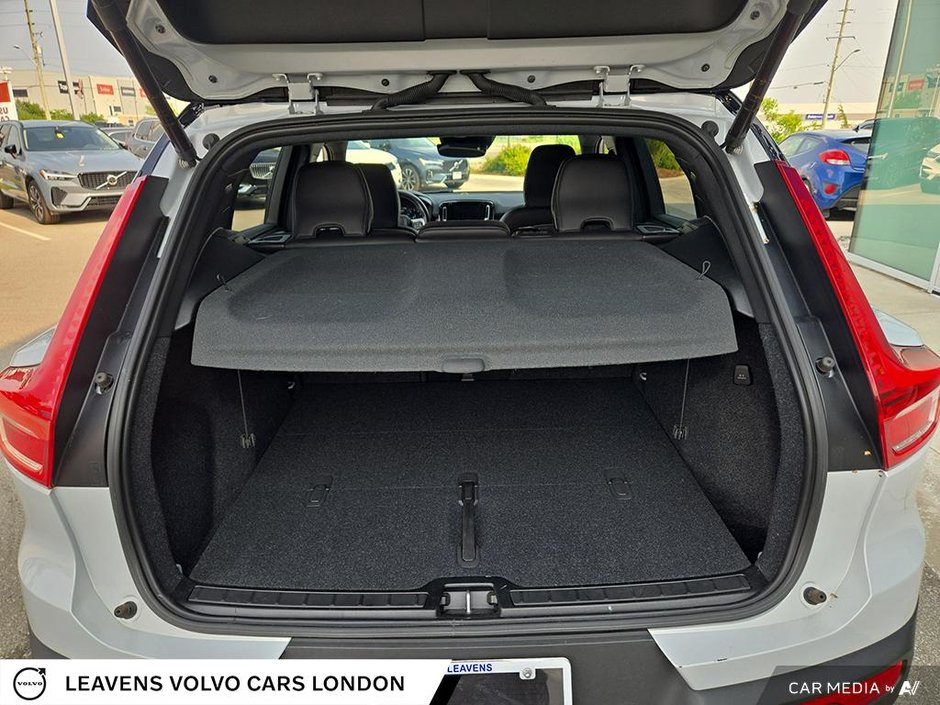 2021 Volvo XC40 R-DESIGN-11