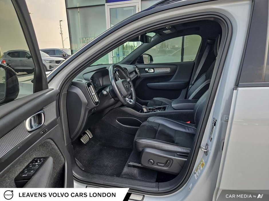 2021 Volvo XC40 R-DESIGN-25