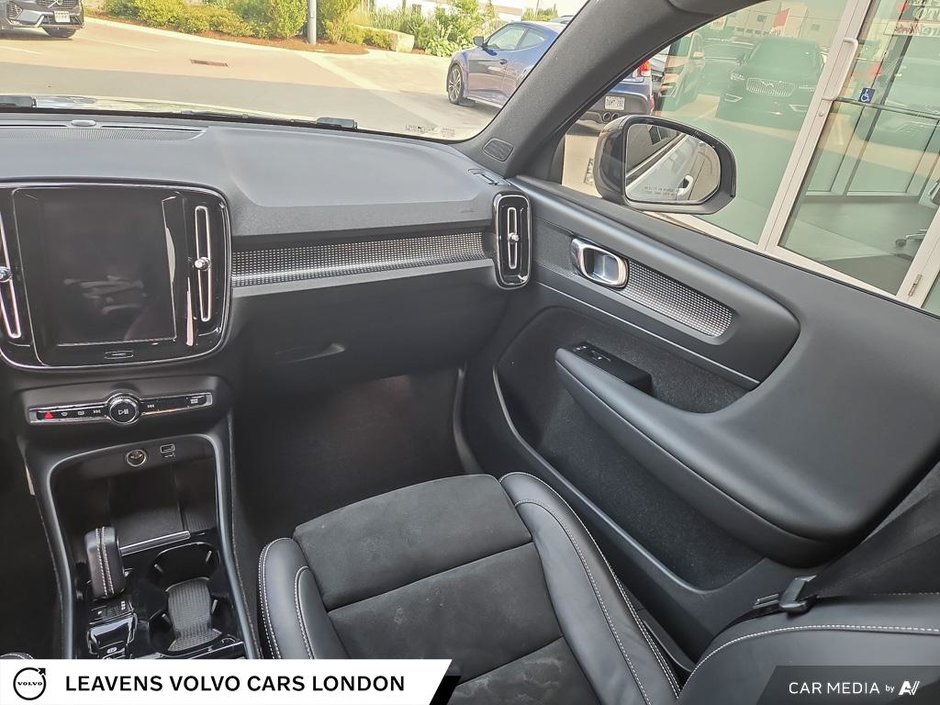2021 Volvo XC40 R-DESIGN-24