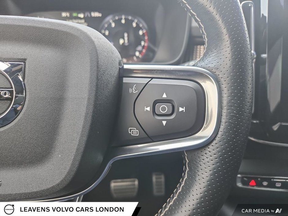 2021 Volvo XC40 R-DESIGN-15