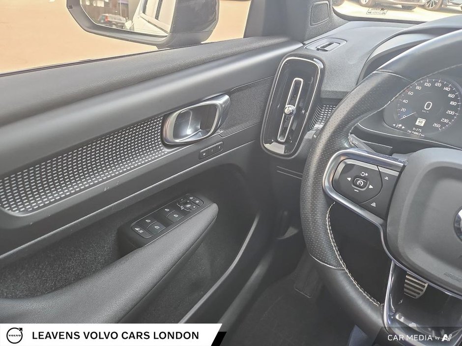 2021 Volvo XC40 R-DESIGN-16