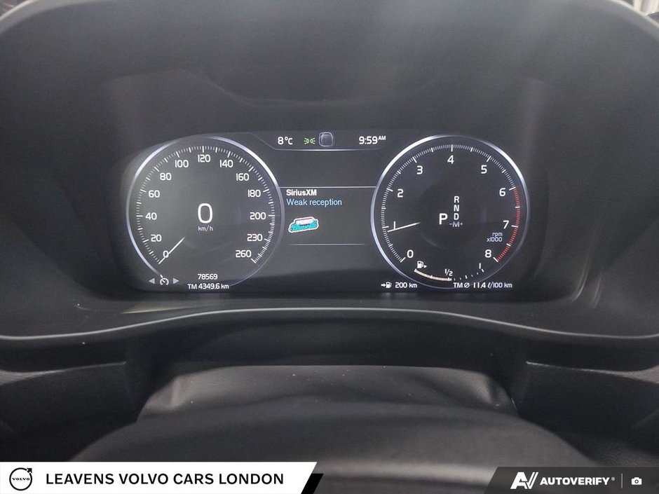 2022 Volvo XC40 MOMENTUM-14