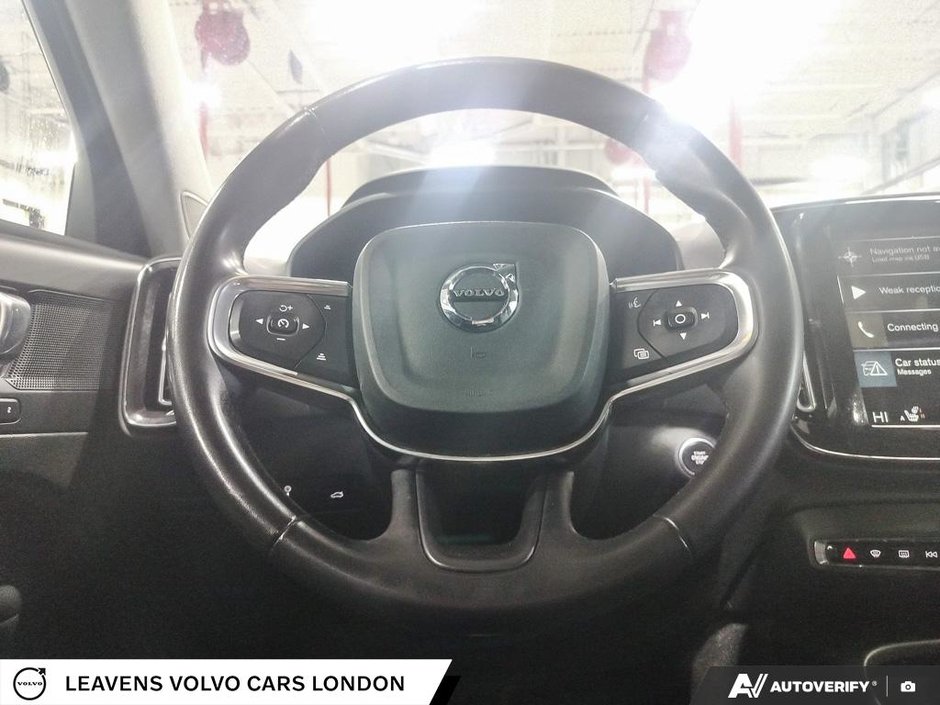 2022 Volvo XC40 MOMENTUM-13