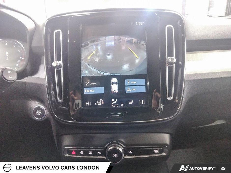 2022 Volvo XC40 MOMENTUM-18