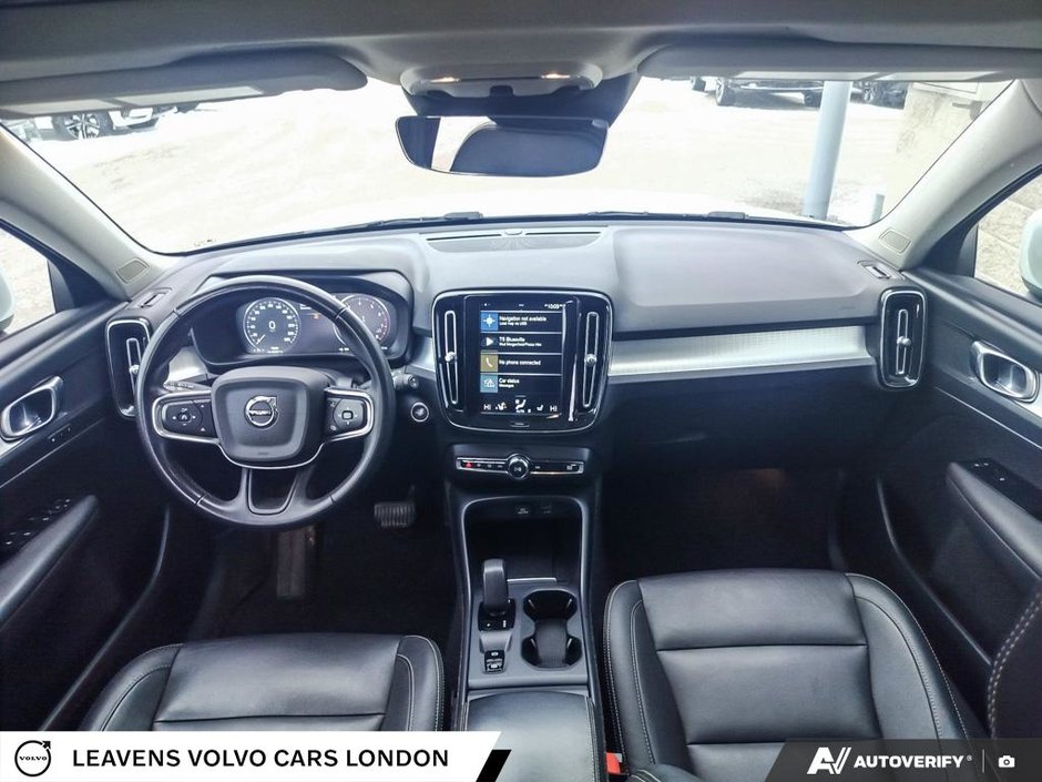 2022 Volvo XC40 MOMENTUM-23