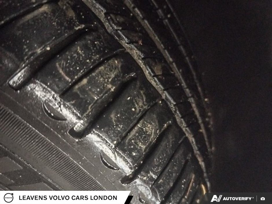 2022 Volvo XC40 MOMENTUM-6