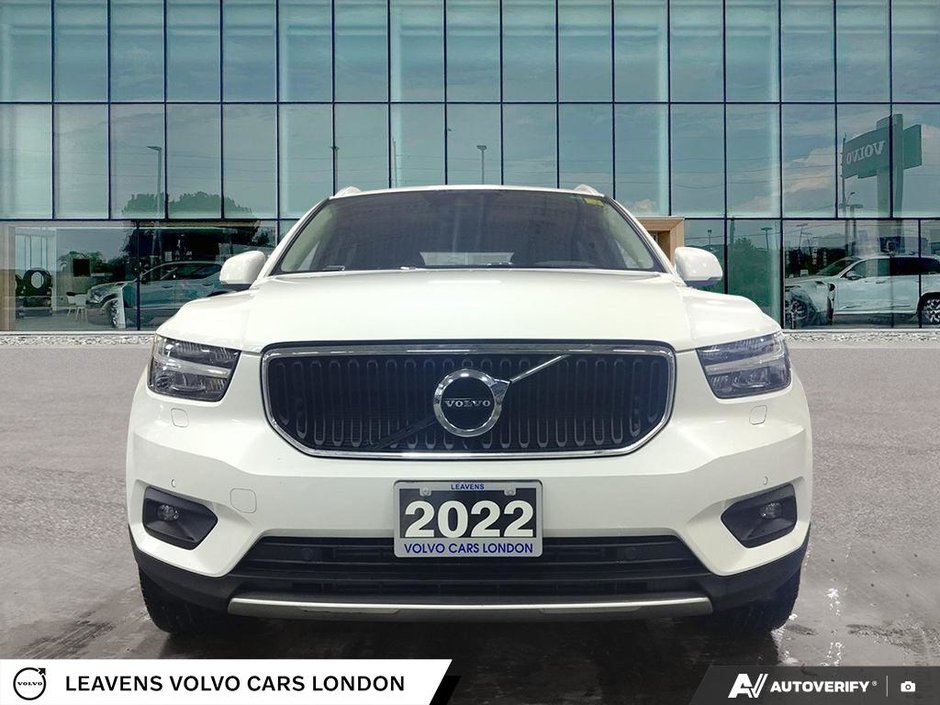 2022 Volvo XC40 MOMENTUM-1