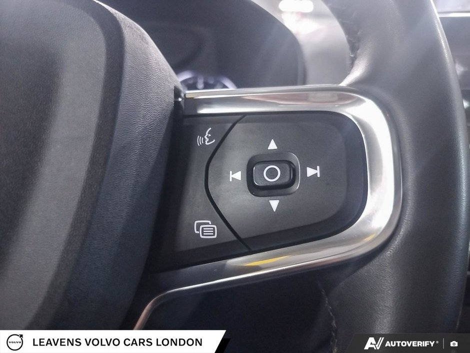 2022 Volvo XC40 MOMENTUM-15