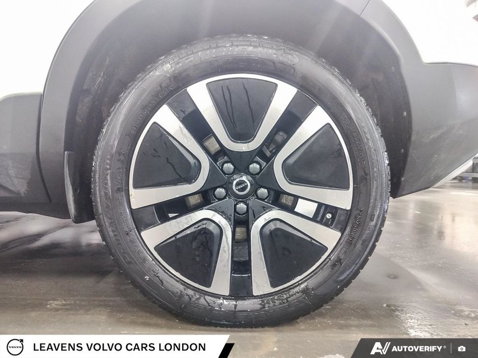 2022 Volvo XC40 MOMENTUM-5