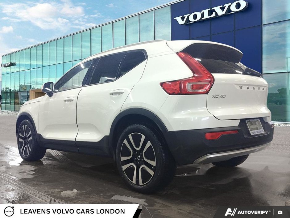 2022 Volvo XC40 MOMENTUM-3