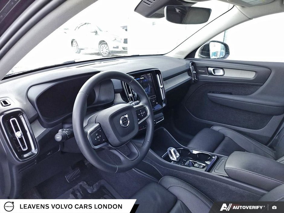 2024 Volvo XC40 ULTIMATE BRIGHT THEME-12
