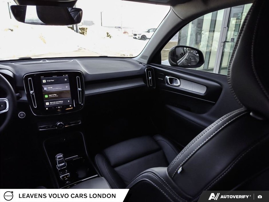 2024 Volvo XC40 PLUS BRIGHT THEME-24