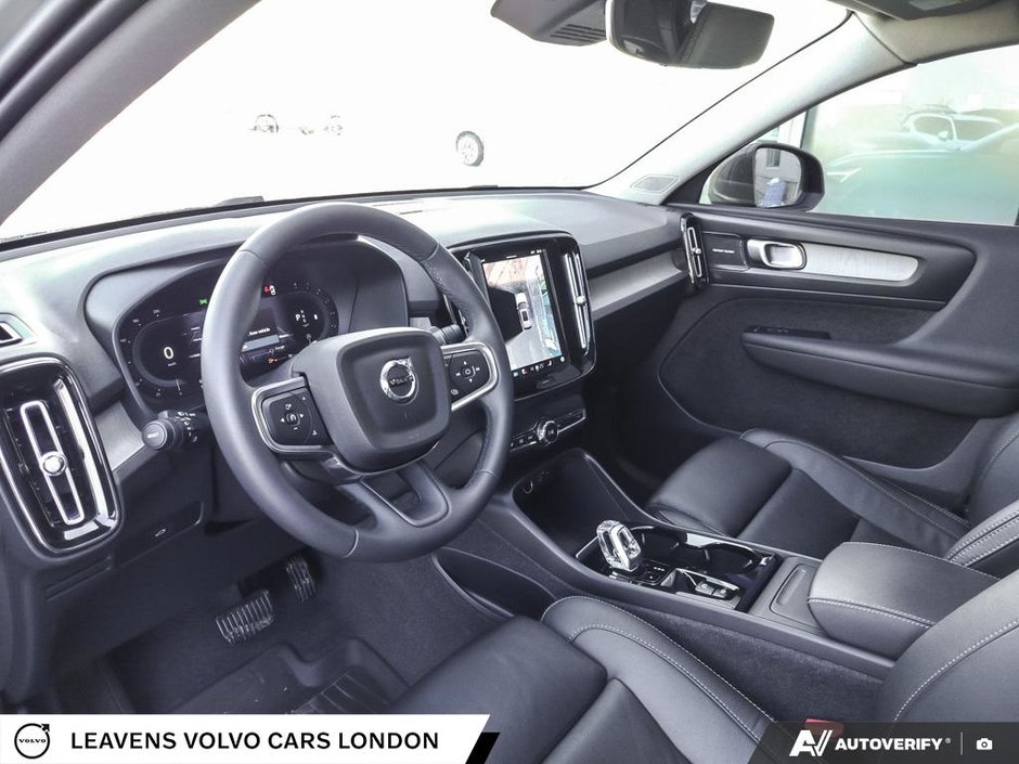 2024 Volvo XC40 PLUS BRIGHT THEME-12