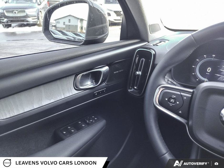 2024 Volvo XC40 PLUS BRIGHT THEME-16