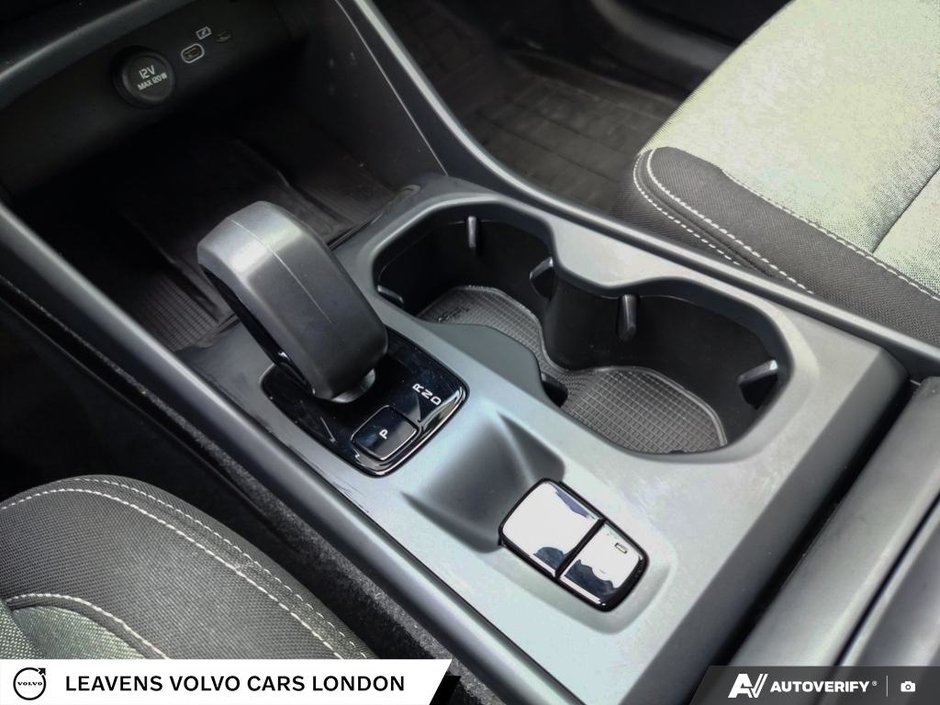 2024 Volvo XC40 UNKNOWN-17