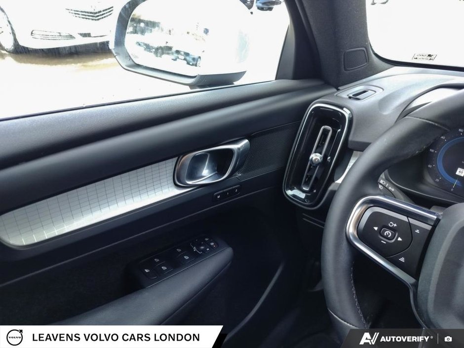 2024 Volvo XC40 UNKNOWN-16