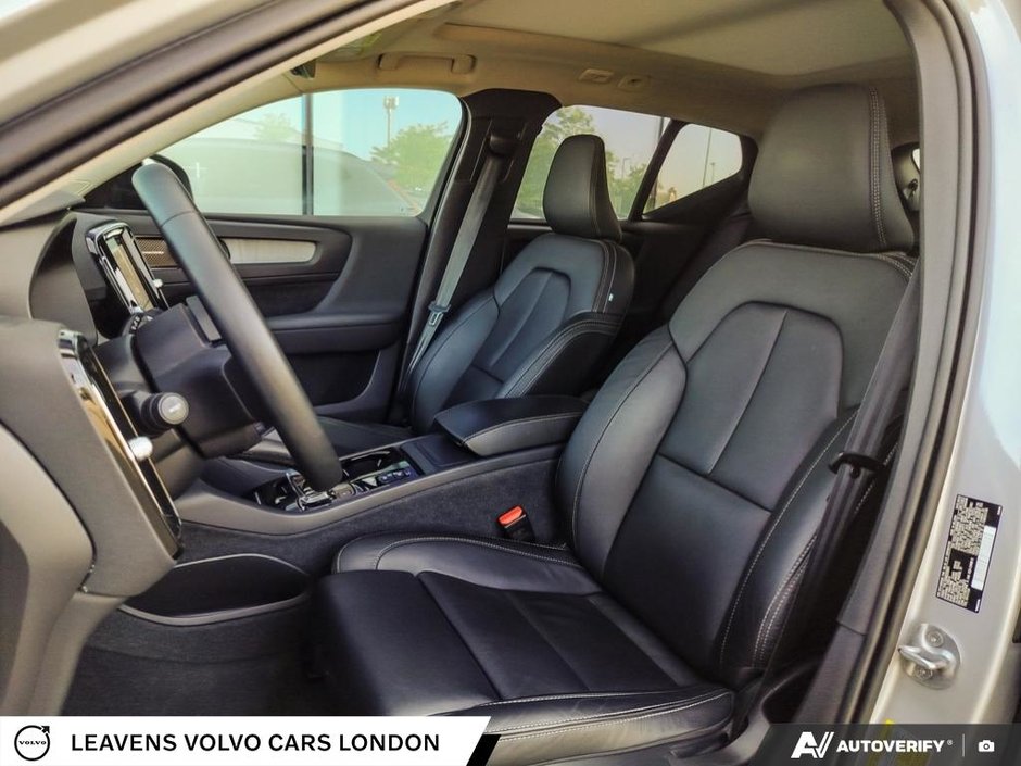 2024 Volvo XC40 ULTIMATE DARK THEME-25