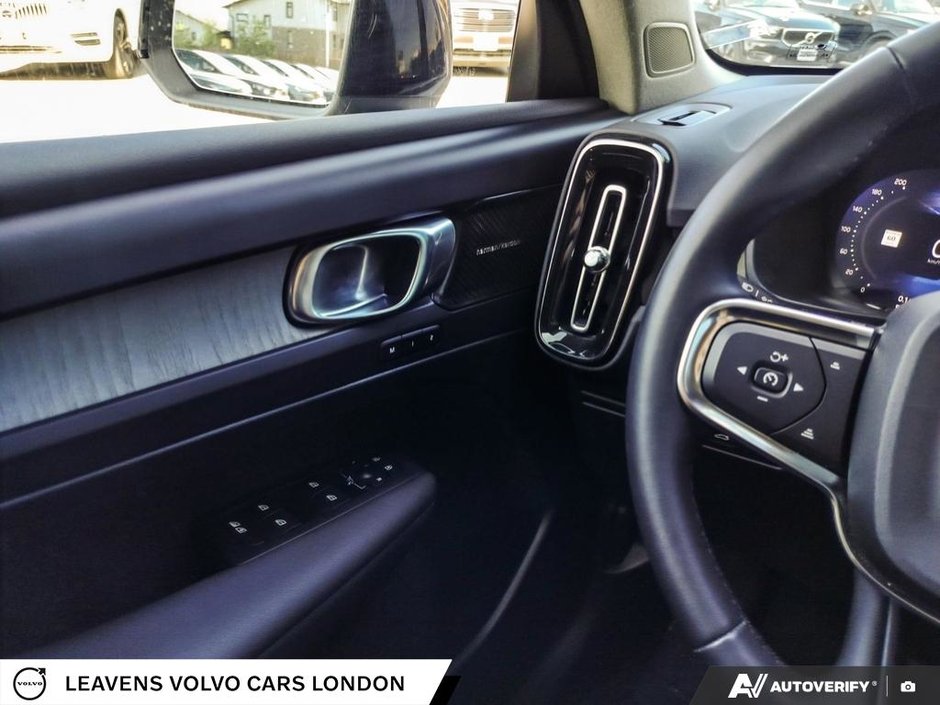2024 Volvo XC40 ULTIMATE DARK THEME-16
