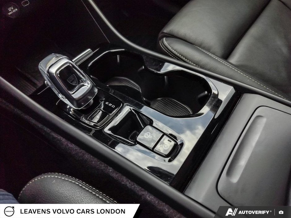2024 Volvo XC40 ULTIMATE DARK THEME-17