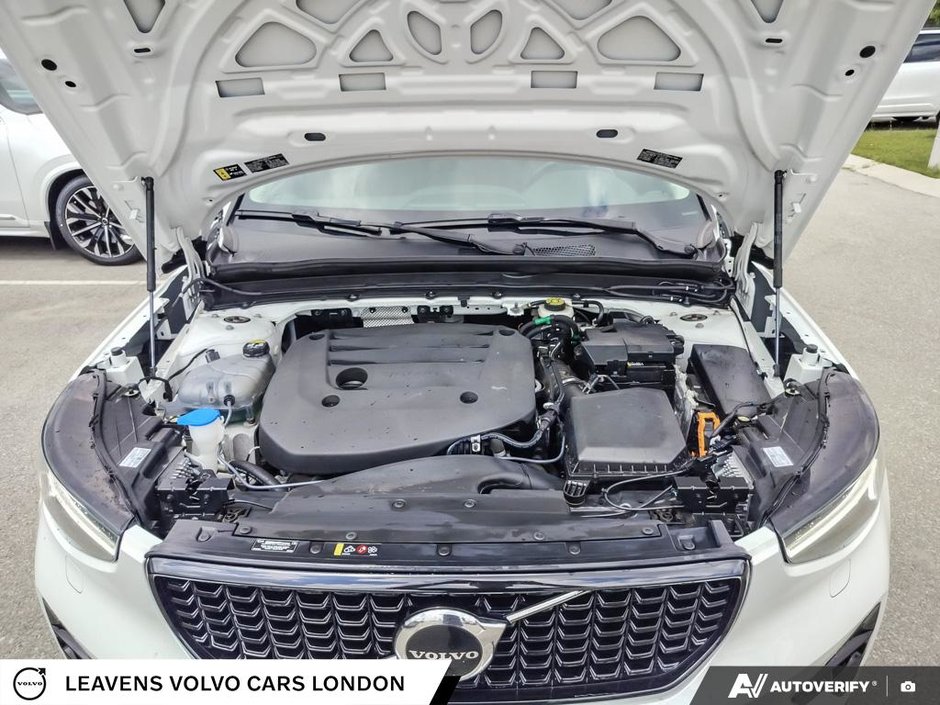 2024 Volvo XC40 ULTIMATE DARK THEME-9