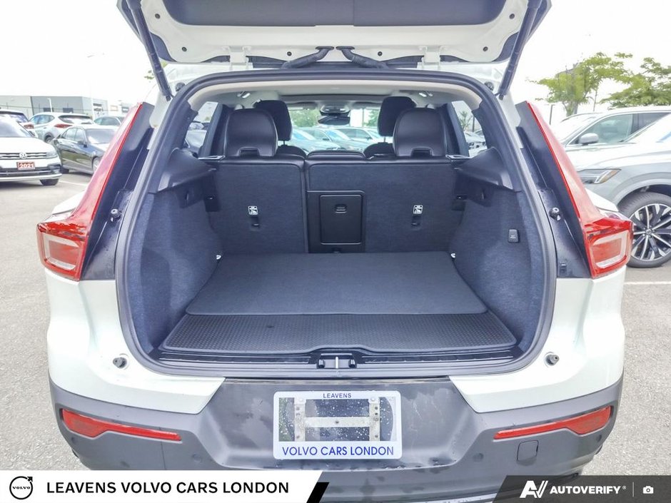 2024 Volvo XC40 ULTIMATE DARK THEME-11