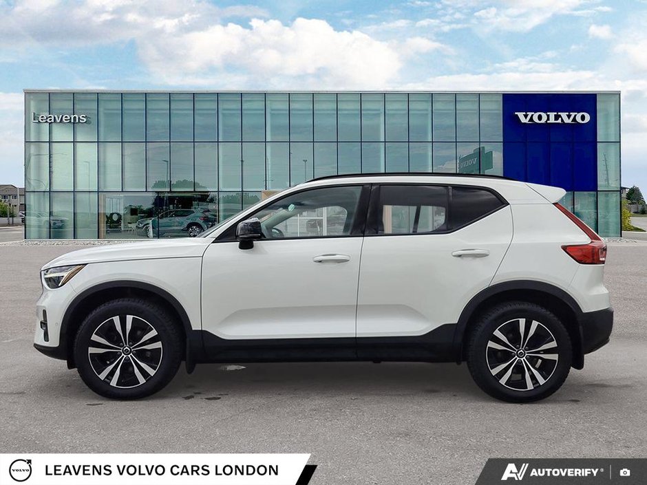2024 Volvo XC40 ULTIMATE DARK THEME-2